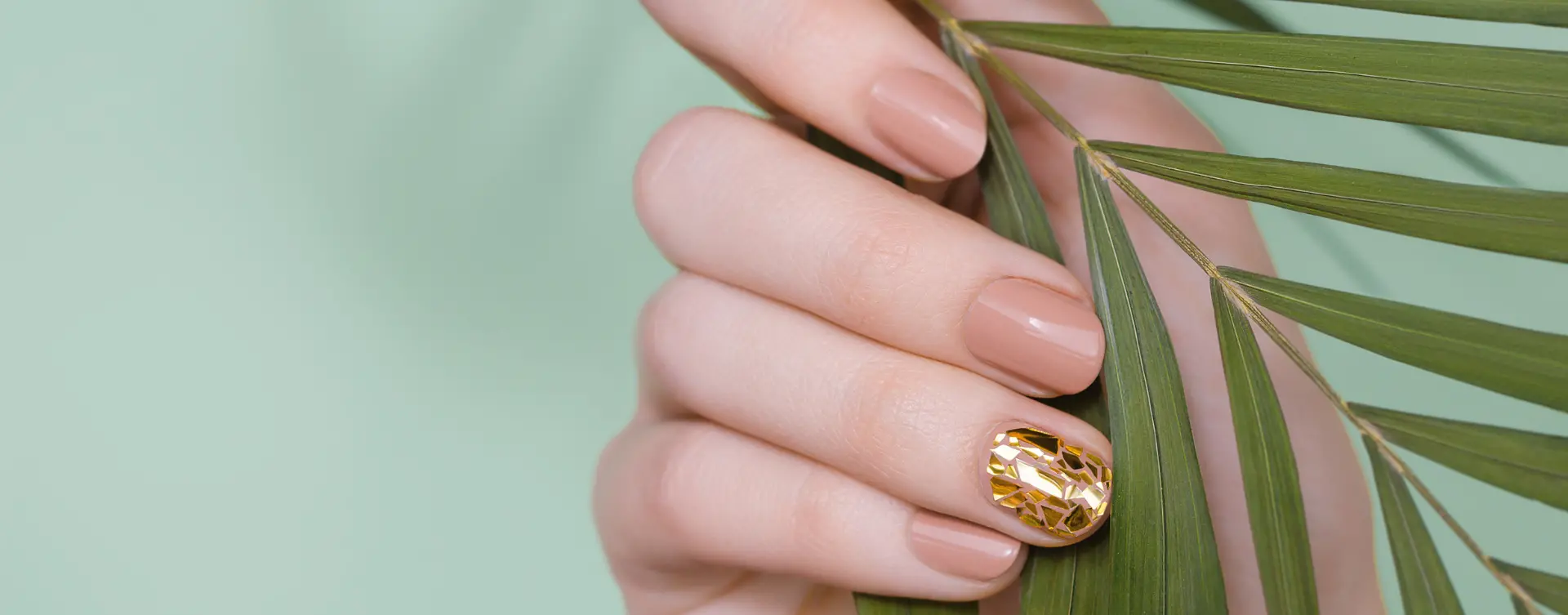 Njegovani nokti s nail art detaljem